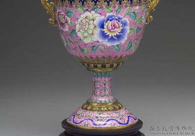 图片[2]-Painted enamel covered stem cup with floral decor, Qing dynasty, Qianlong reign (1736-1795)-China Archive